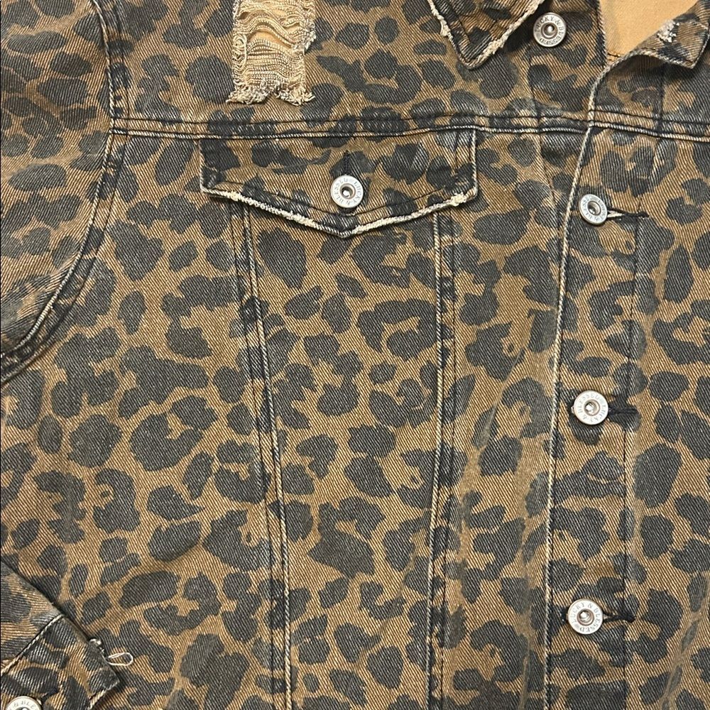 L&B Lucky & Blessed Distressed Leopard Denim Shirt Jacket Sz XL - Picture 6 of 8